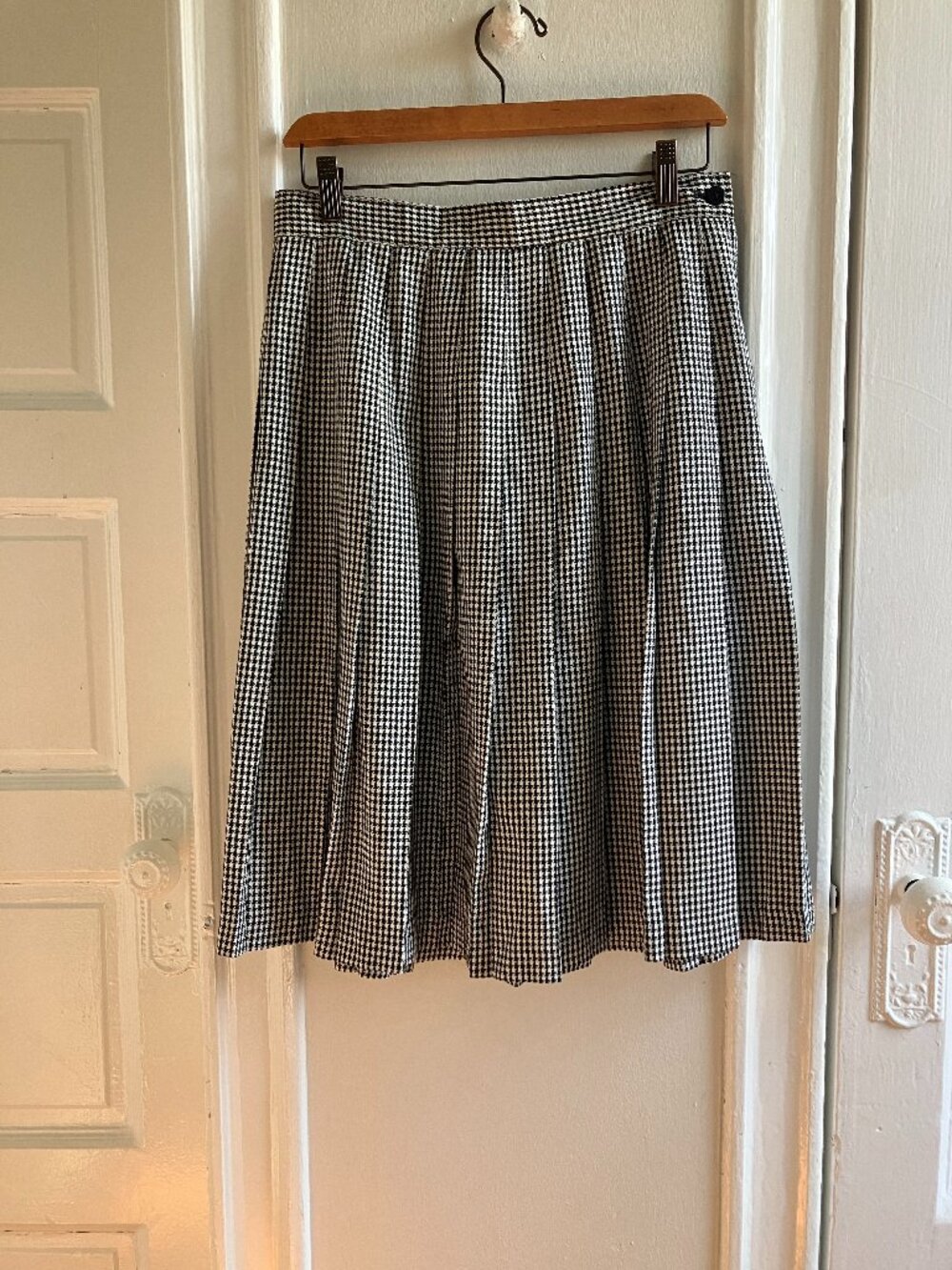 Pleated Houndstooth Midi Skirt